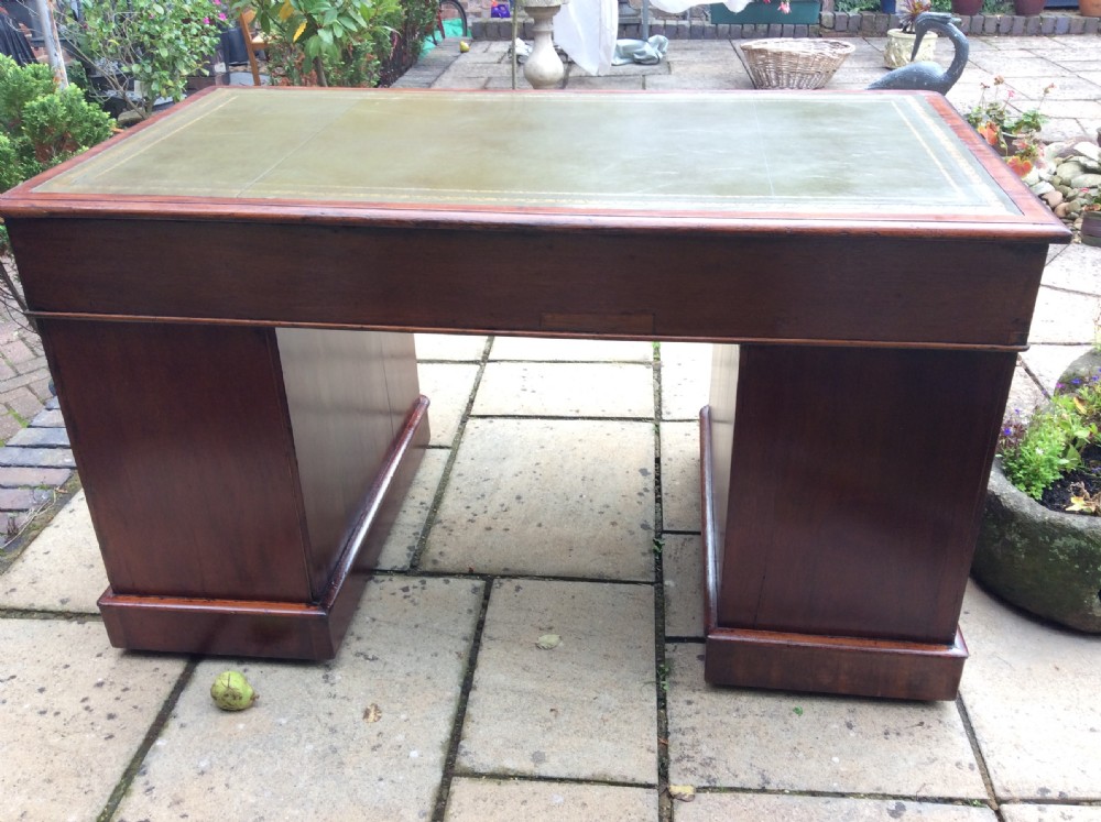 Super quality Victorian mahogany pedestal desk View VIII