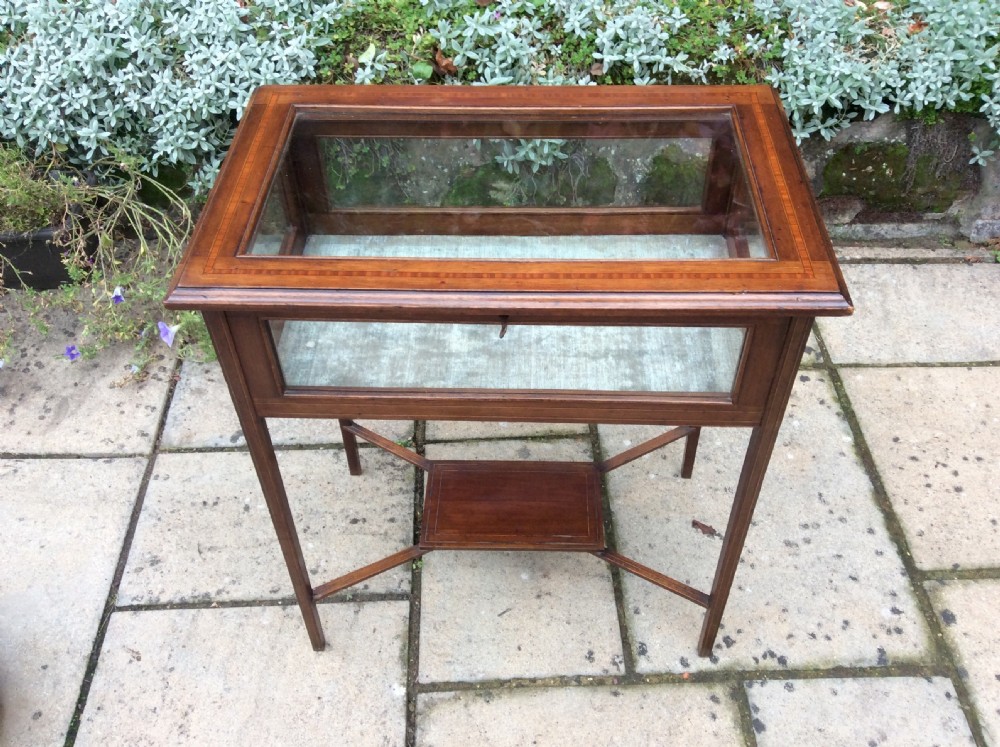 Edwardian bijouterie or display table View II