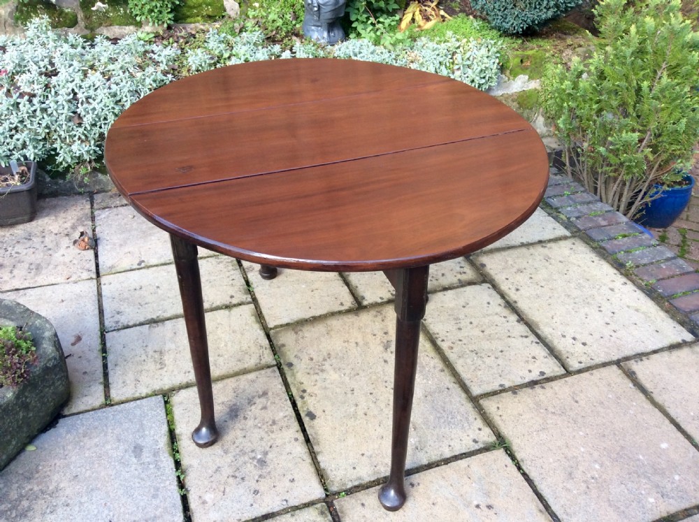 Small Georgian mahogany  dining table View IV
