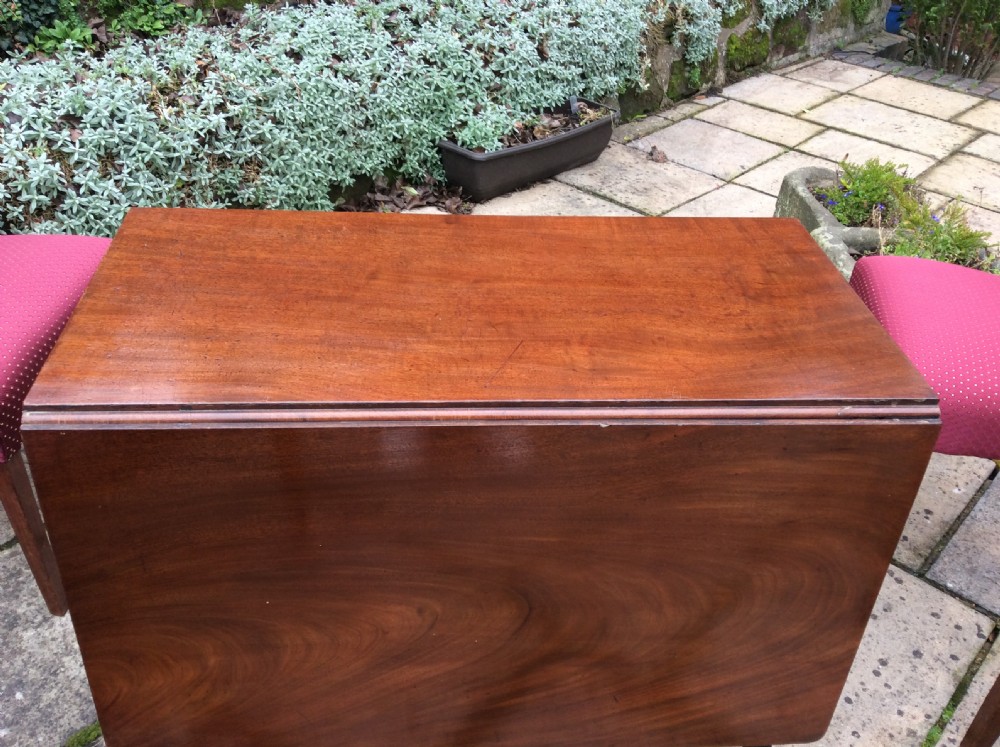 Small Georgian mahogany dining table View II