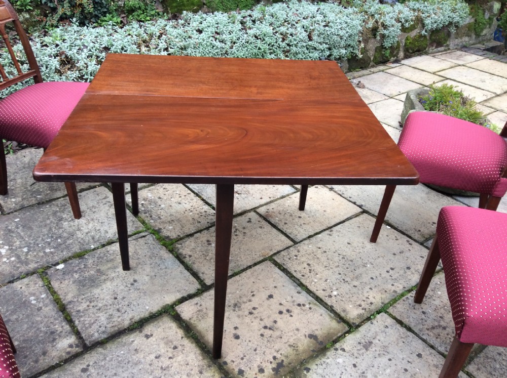 Small Georgian mahogany dining table View V