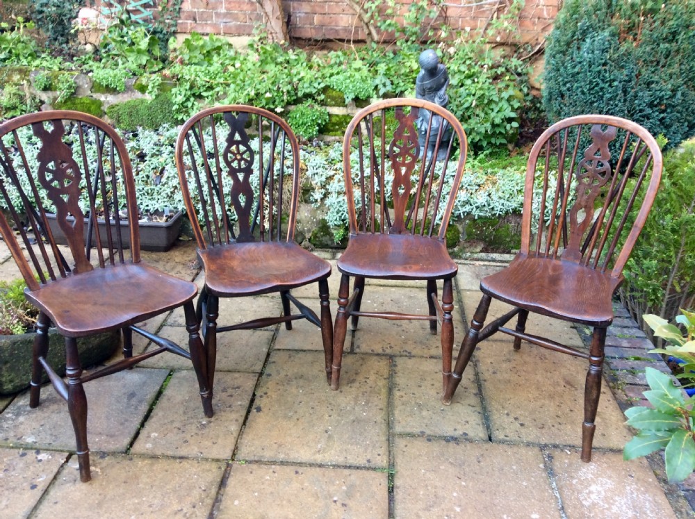 four Windsor wheelback chairs View IV
