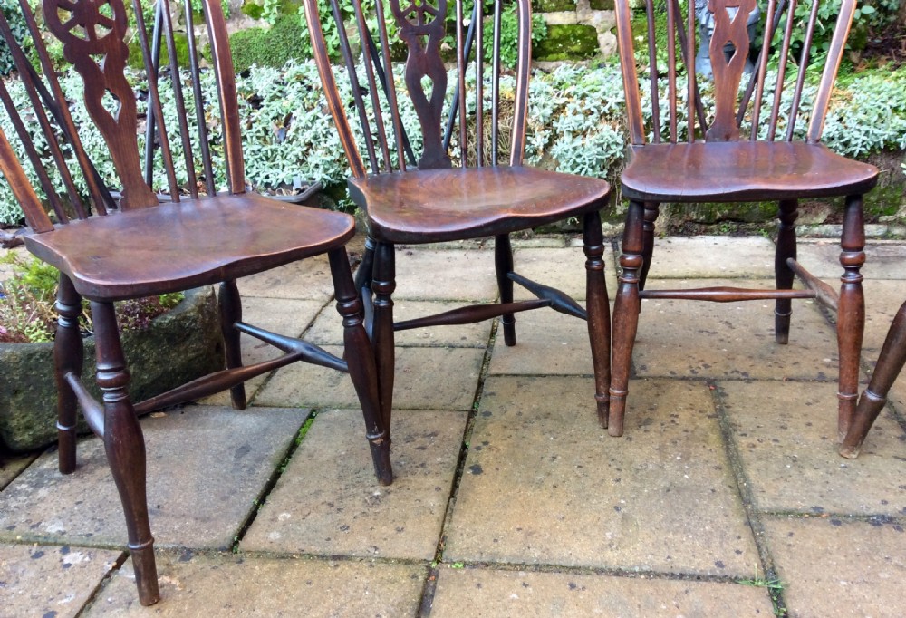 four Windsor wheelback chairs View V