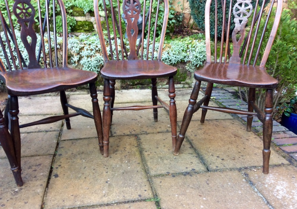 four Windsor wheelback chairs View VI