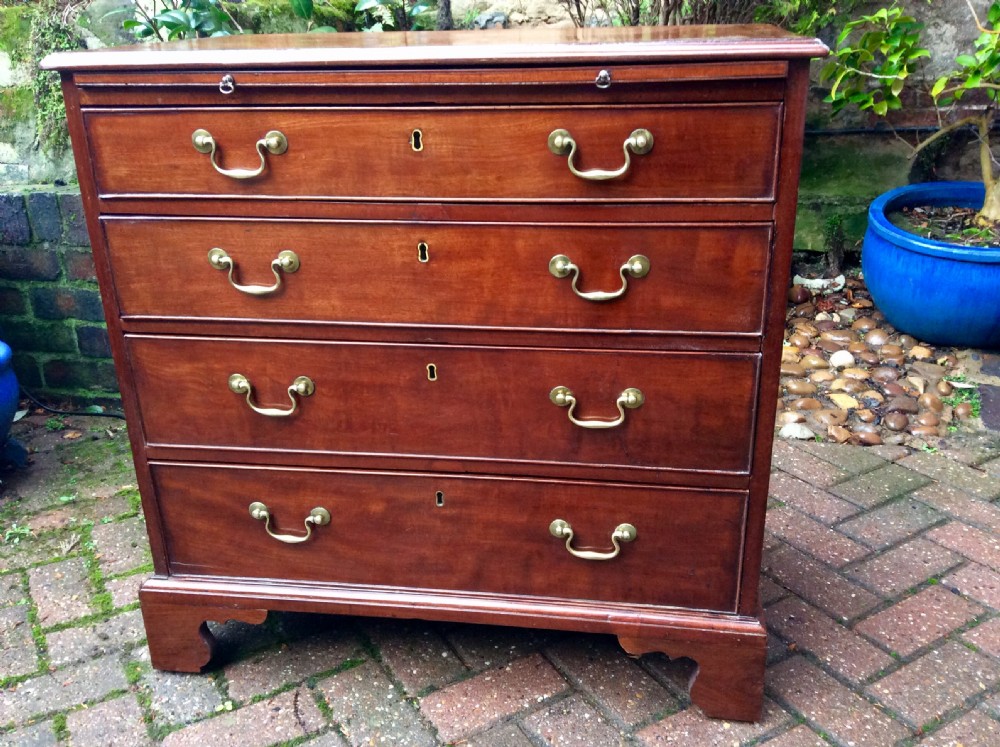 Small Georgian mahogany chest of drawers 