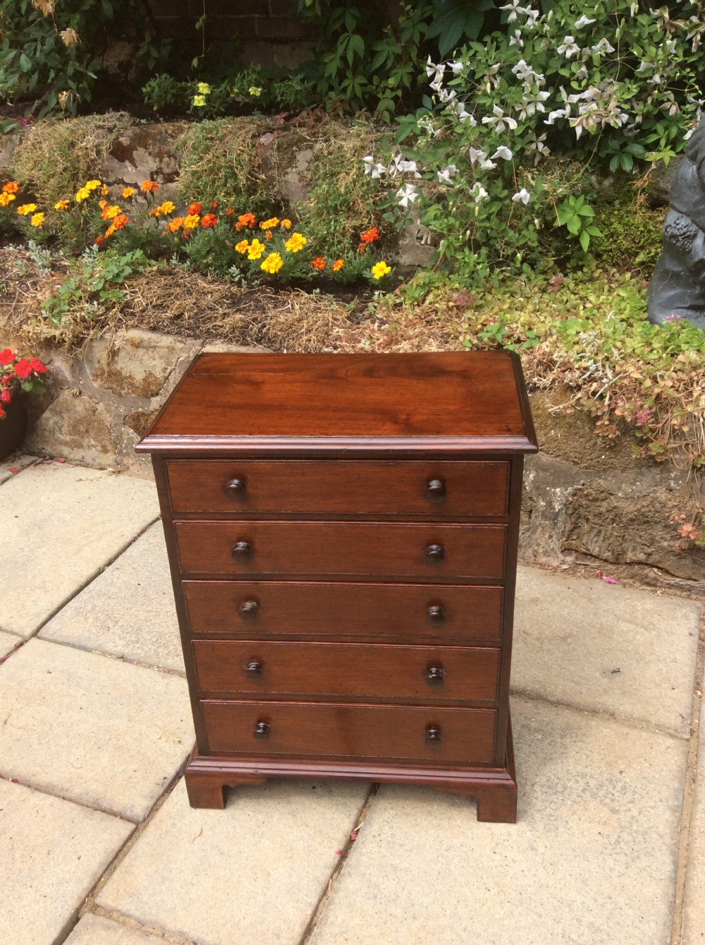 A very small set of drawers