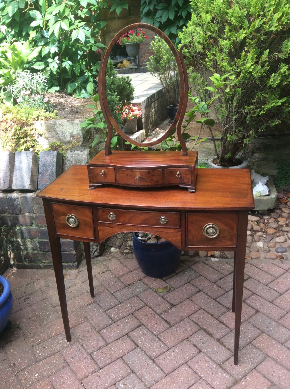 Georgian mahogany serpentine toilet dressing table mirror View III