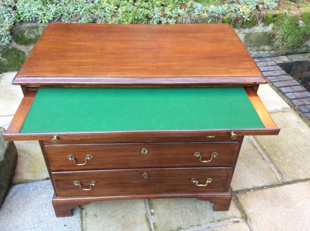 small Georgian mahogany chest of drawers View VI