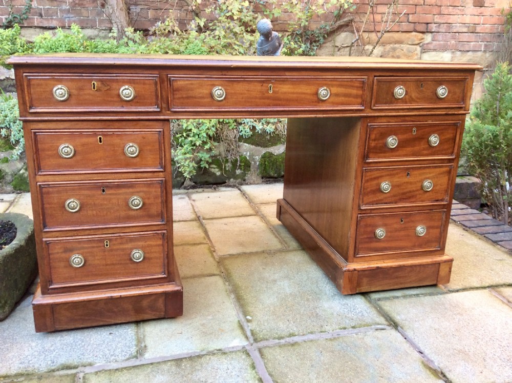 Victorian mahogany pedestal desk View II