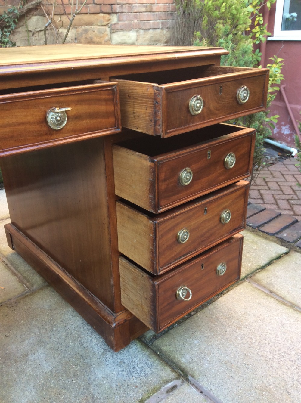 Victorian mahogany pedestal desk View III