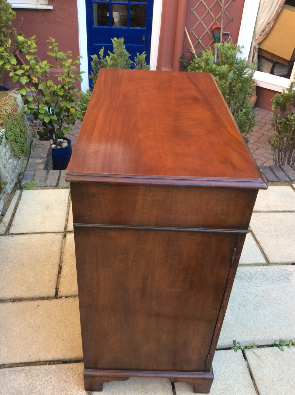 Quality mahogany side cabinet View II