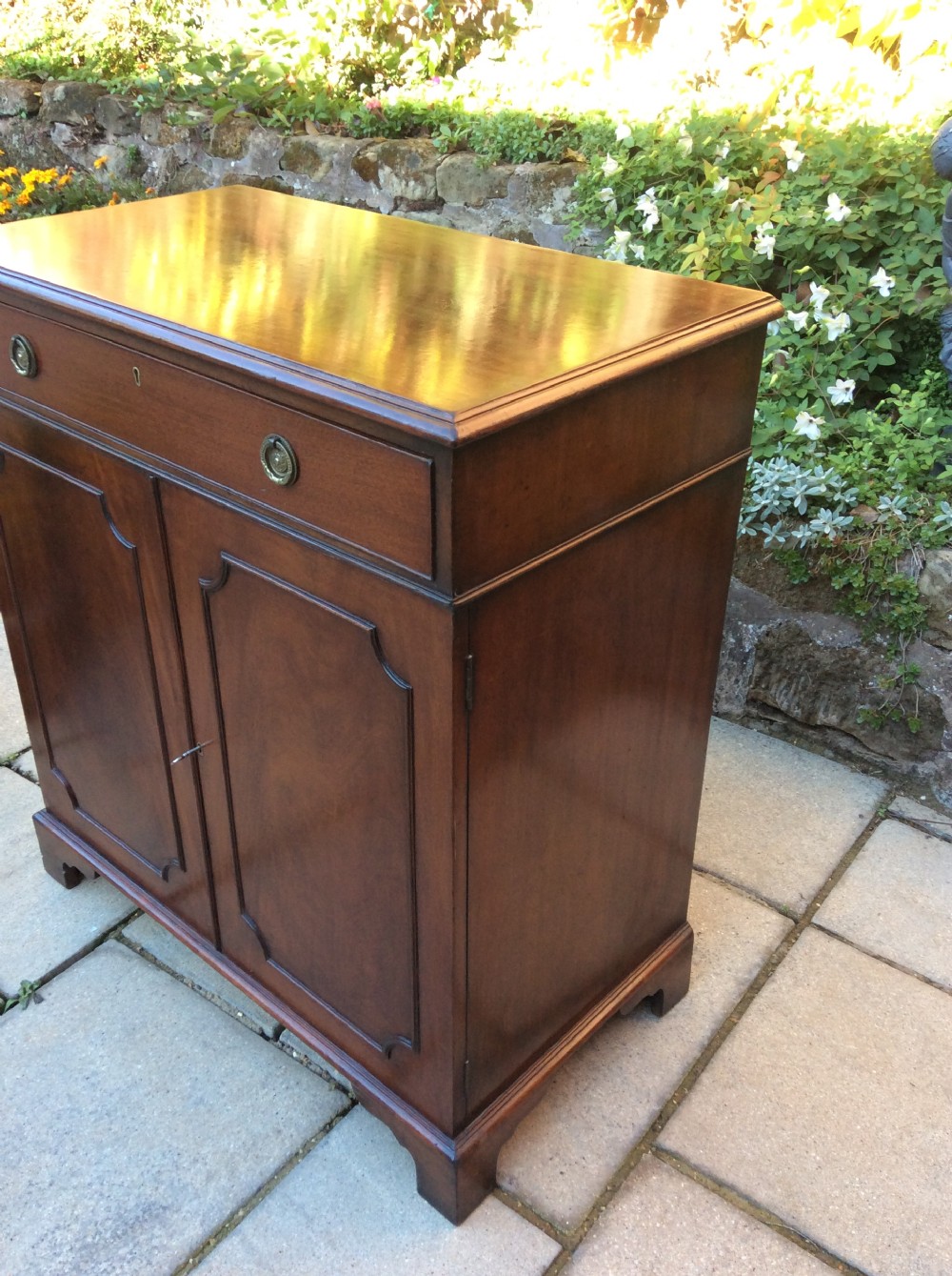 Quality mahogany side cabinet View V