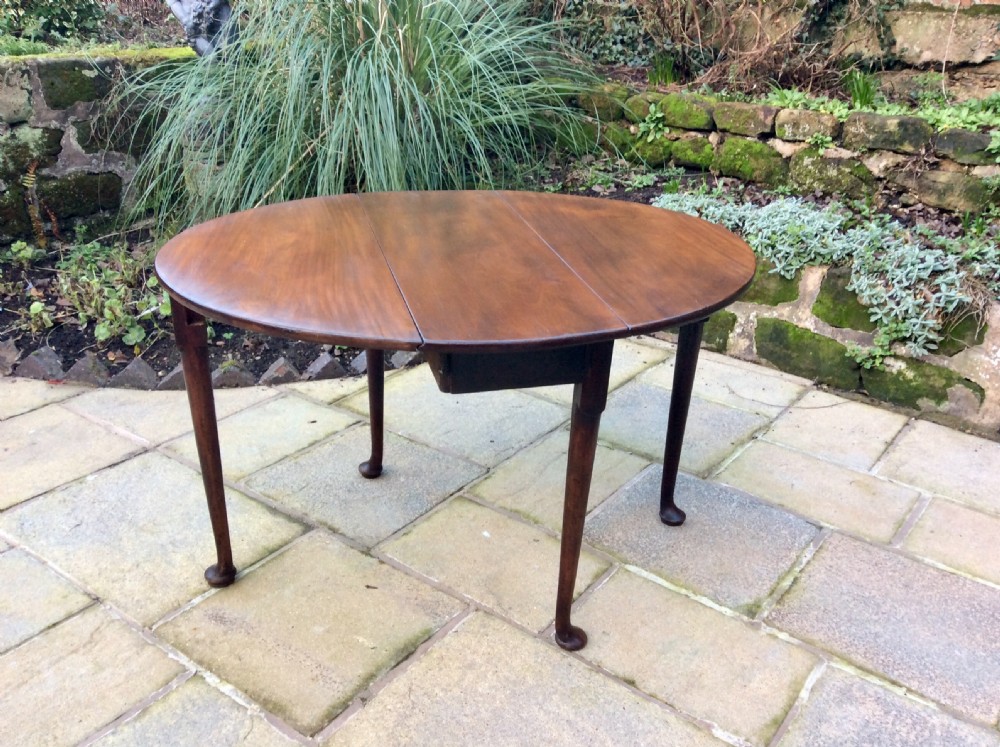 Small Georgian mahogany dining table View VII