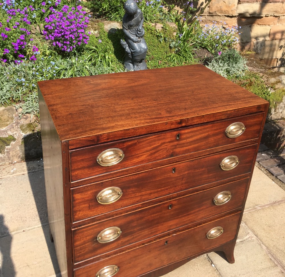 Small Mahogany Georgian chest of drawers