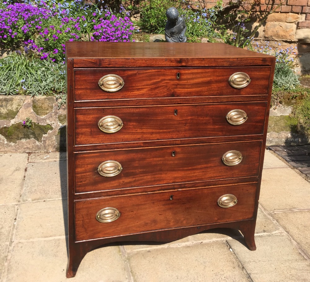 Small Mahogany Georgian chest of drawers View IV