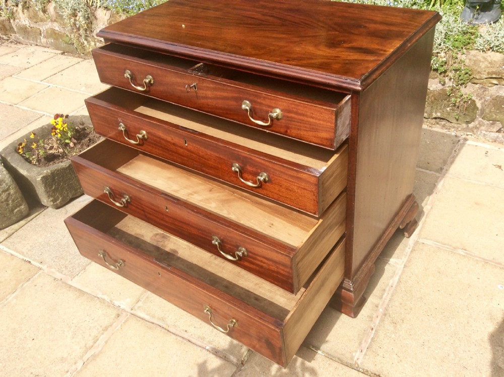 Super small Georgian chest of drawers  View VII