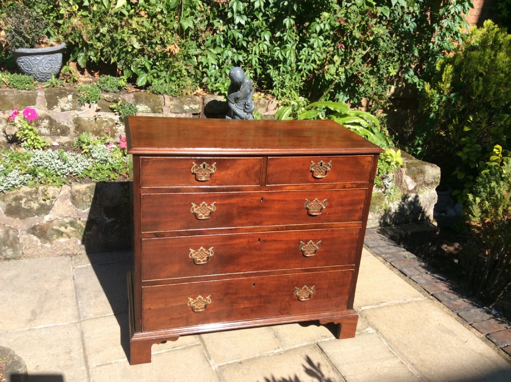 Small Georgian mahogany chest of drawers