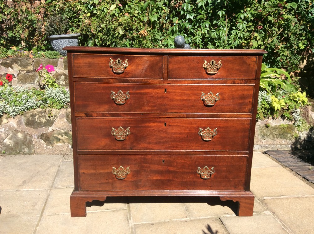 Small Georgian mahogany chest of drawers View III