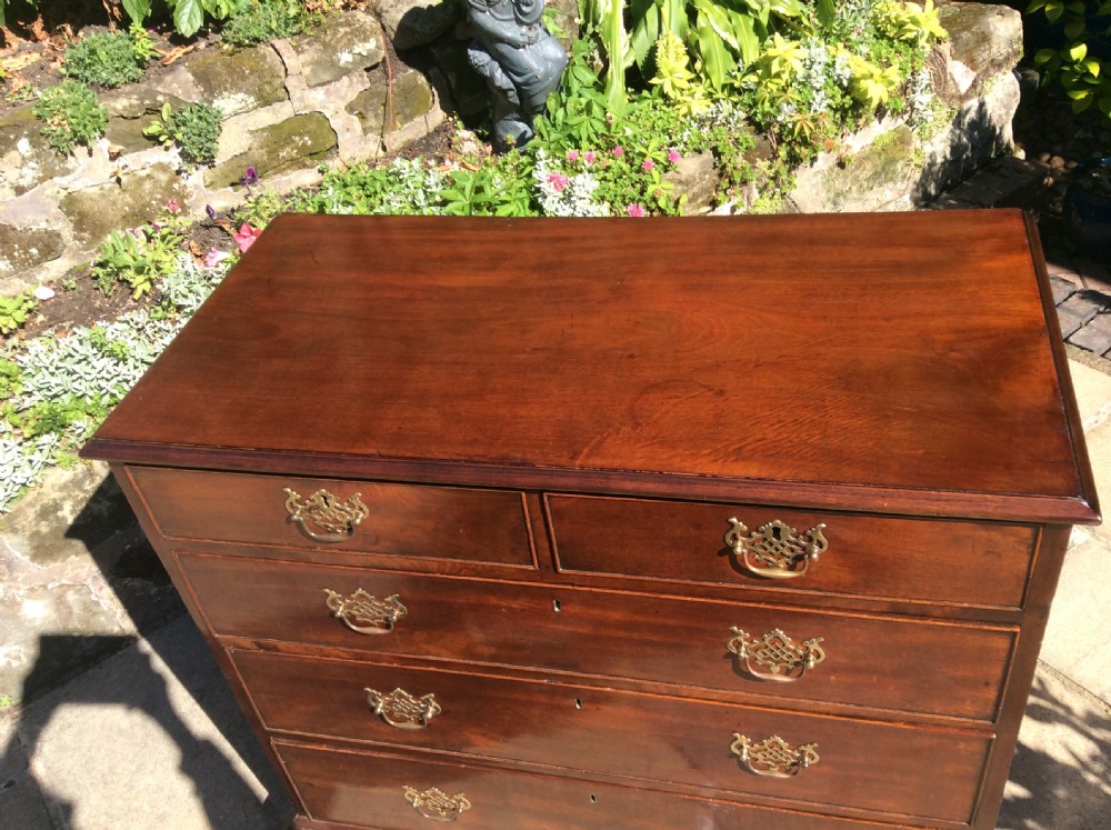Small Georgian mahogany chest of drawers View VII