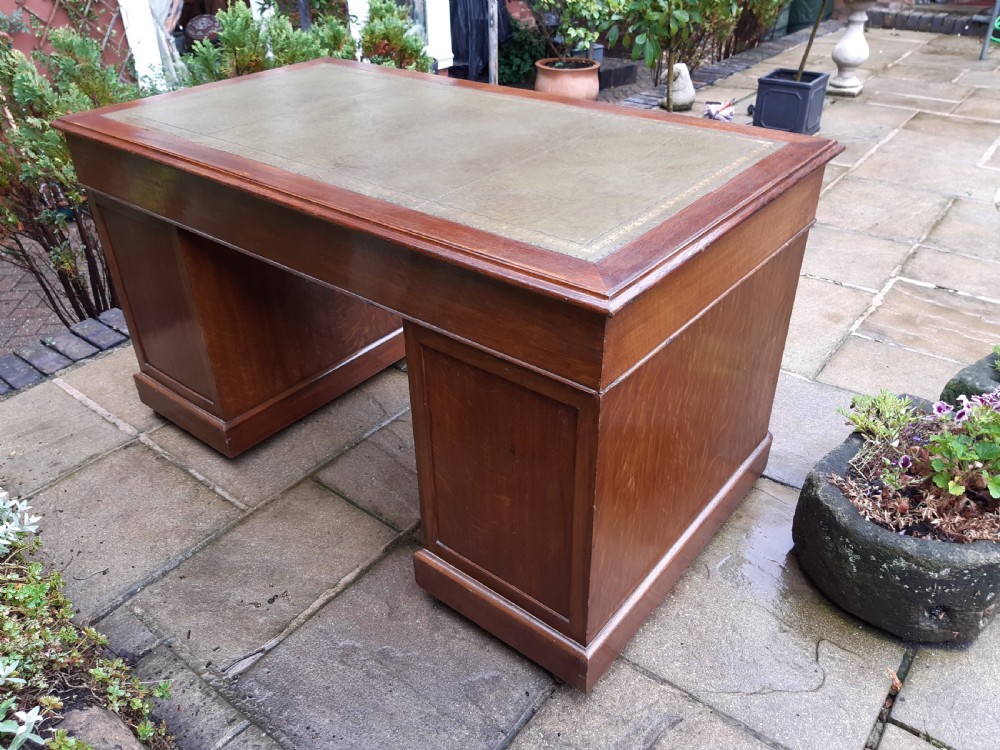 Large oak pedestal desk View VIII