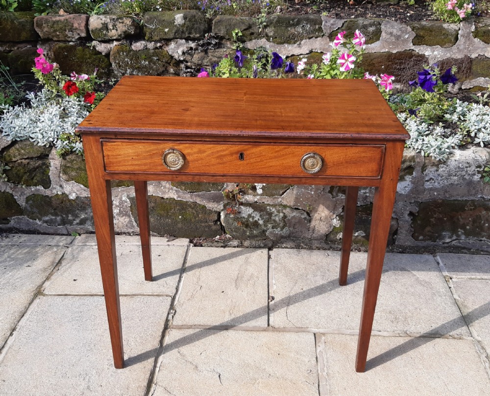 Small Georgian mahogany hall or side table