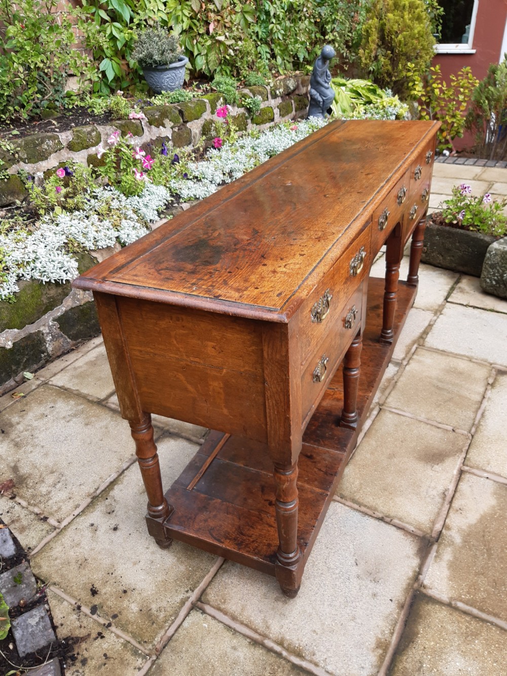 Oak dresser with potboard View V