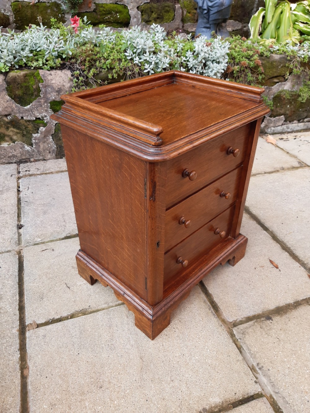 miniature chest of oak drawers View IV