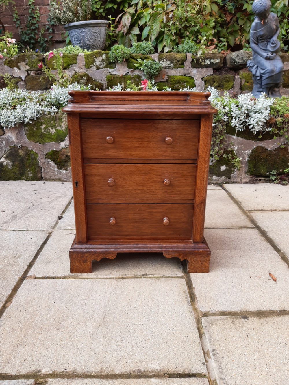 miniature chest of oak drawers View V