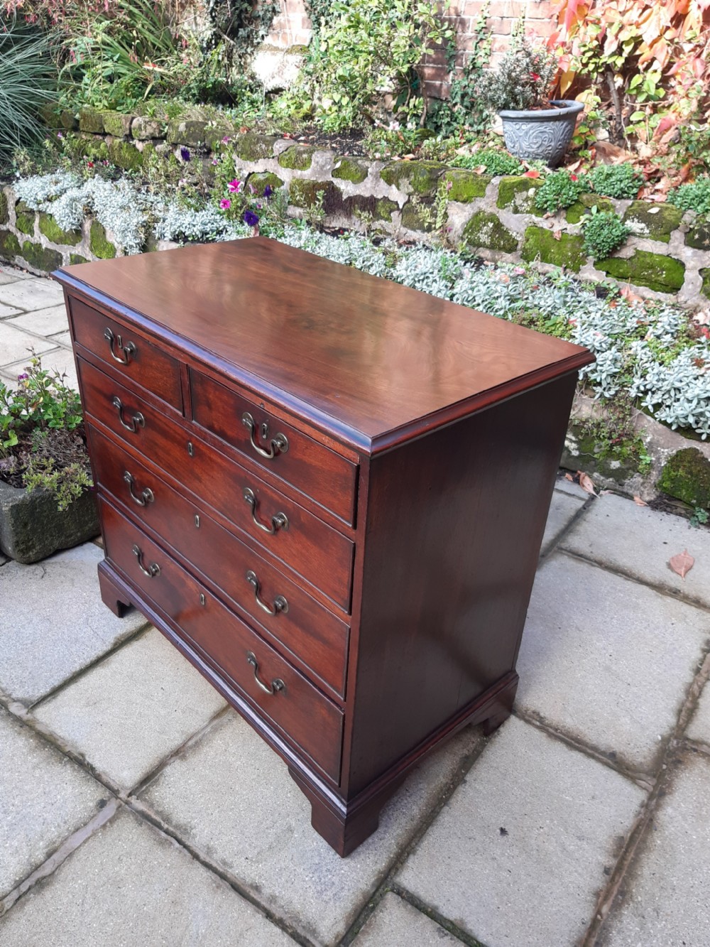 Small Georgian mahogany chest of drawers View VIII