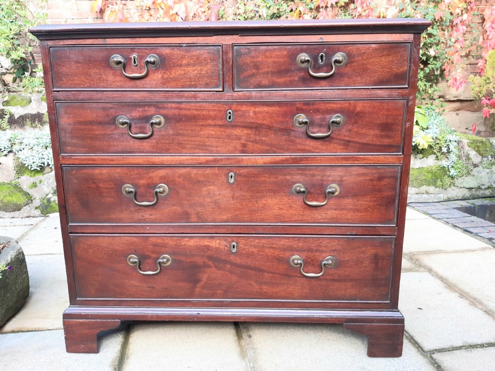 Small Georgian mahogany chest of drawers View V