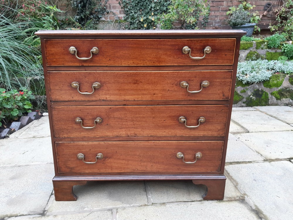 Very small Georgian mahogany chest of drawers  View II