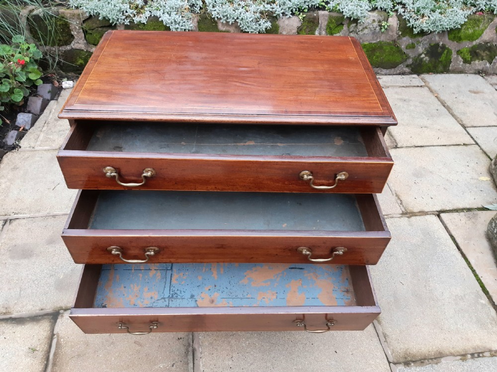 Very small Georgian mahogany chest of drawers  View III