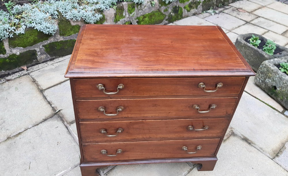 Very small Georgian mahogany chest of drawers  View IV