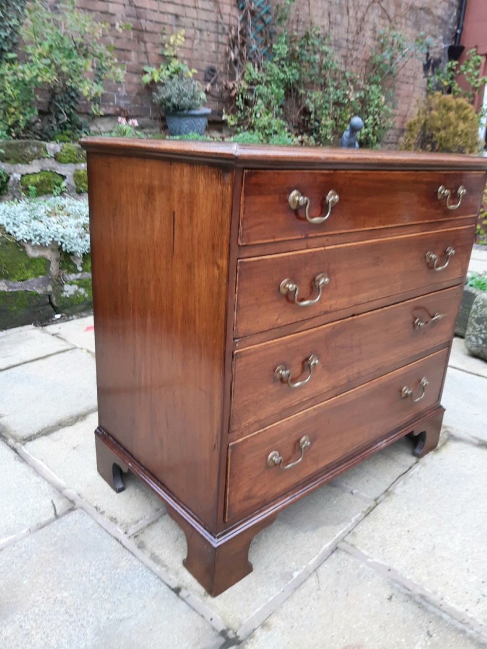 Very small Georgian mahogany chest of drawers  View VI