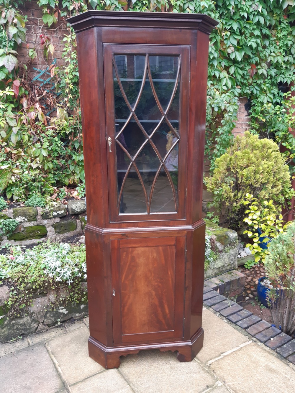 Free standing corner cupboard