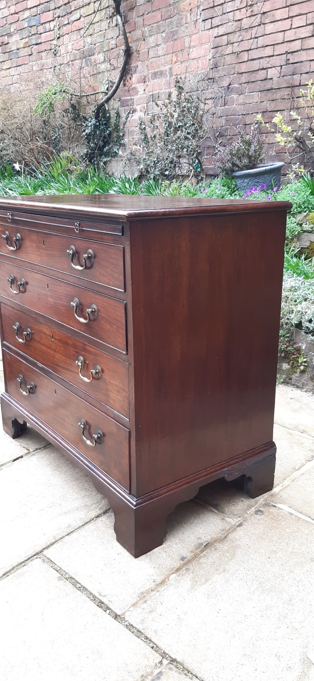 Superb Chippendale period mahogany chest of drawers. View VII