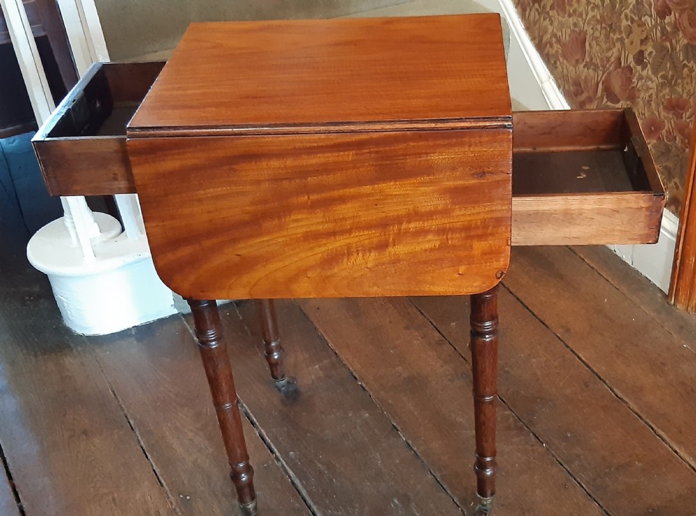Small Regency mahogany pembroke table View VI