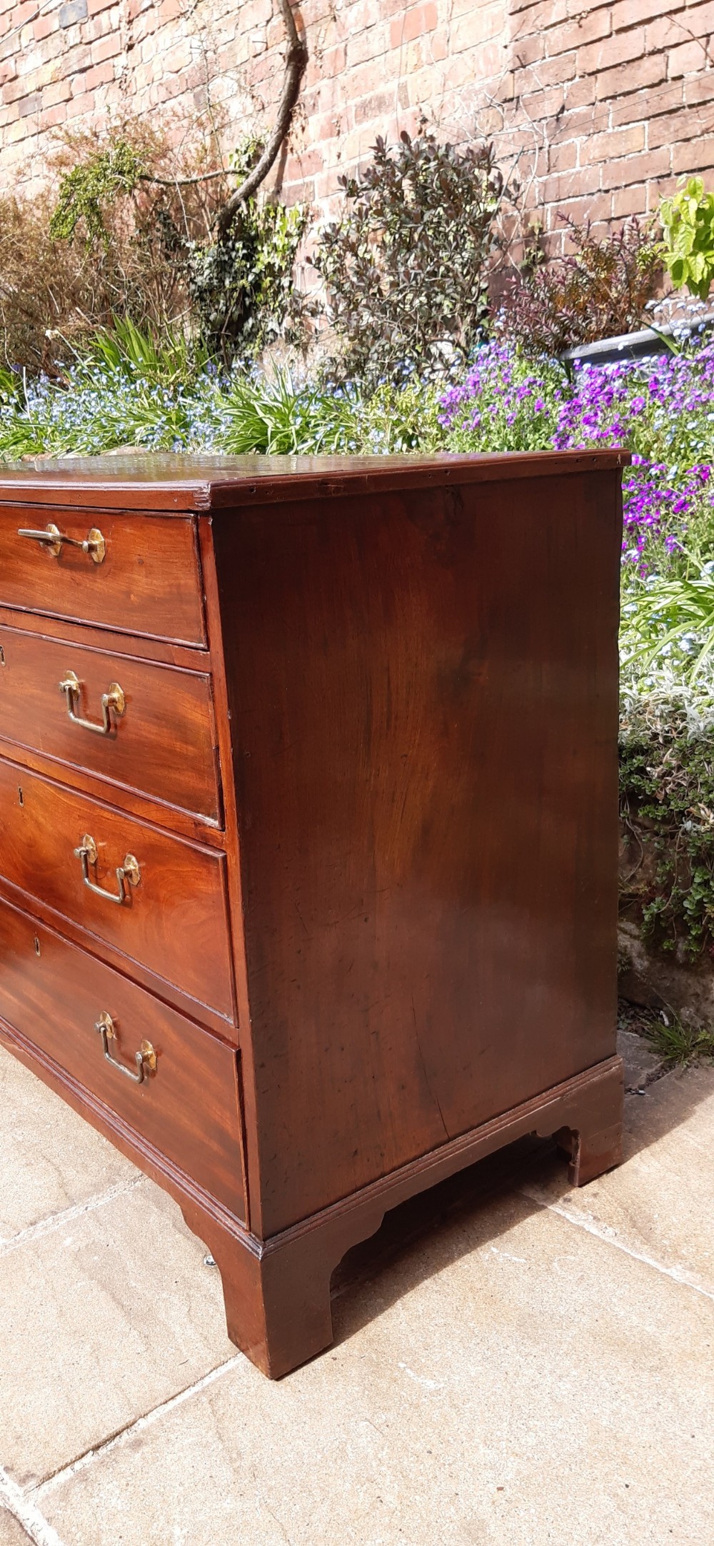 Small mahogany Georgian chest of drawers  View V