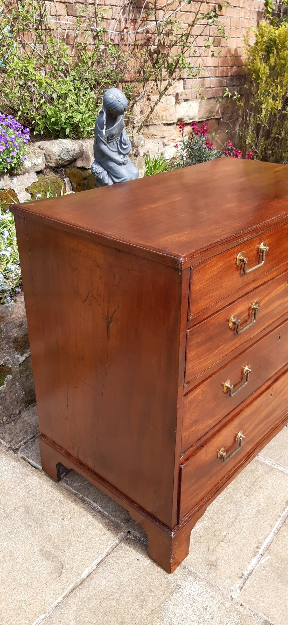 Small mahogany Georgian chest of drawers  View VI