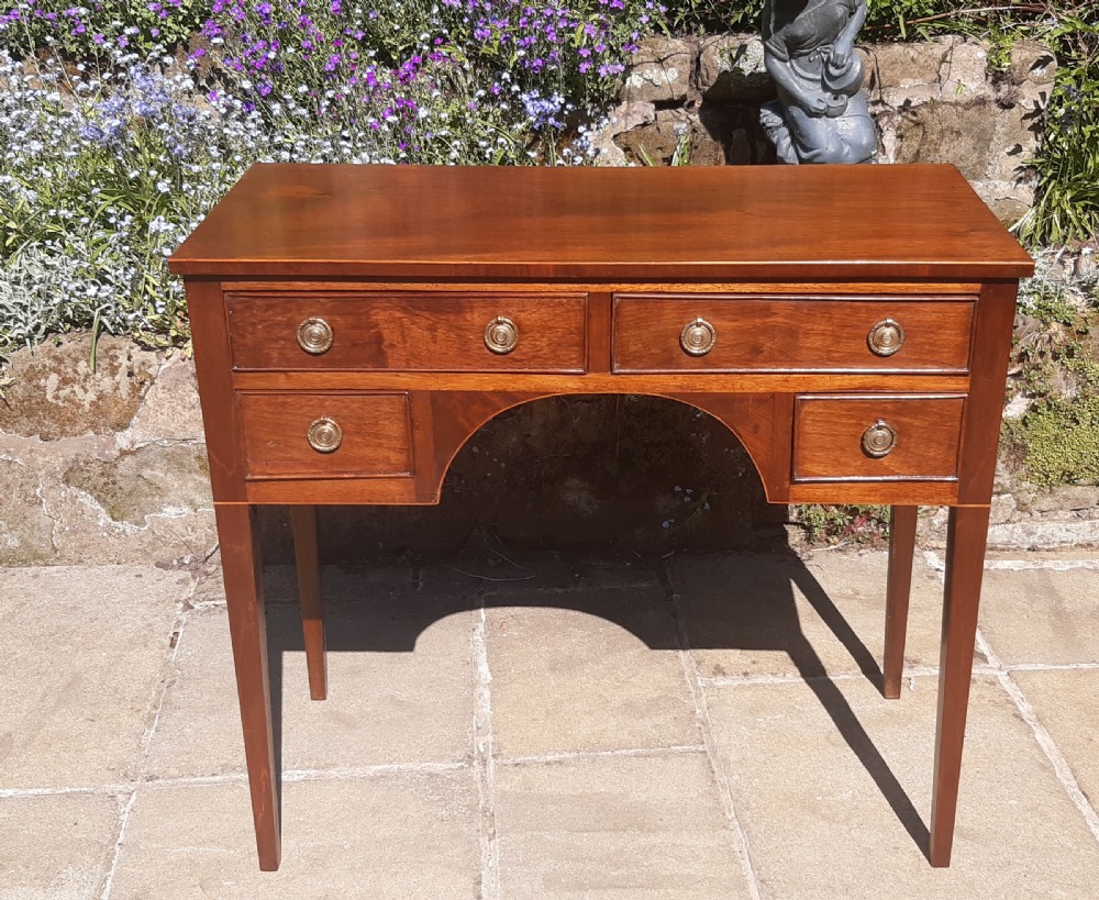 Georgian mahogany dressing table