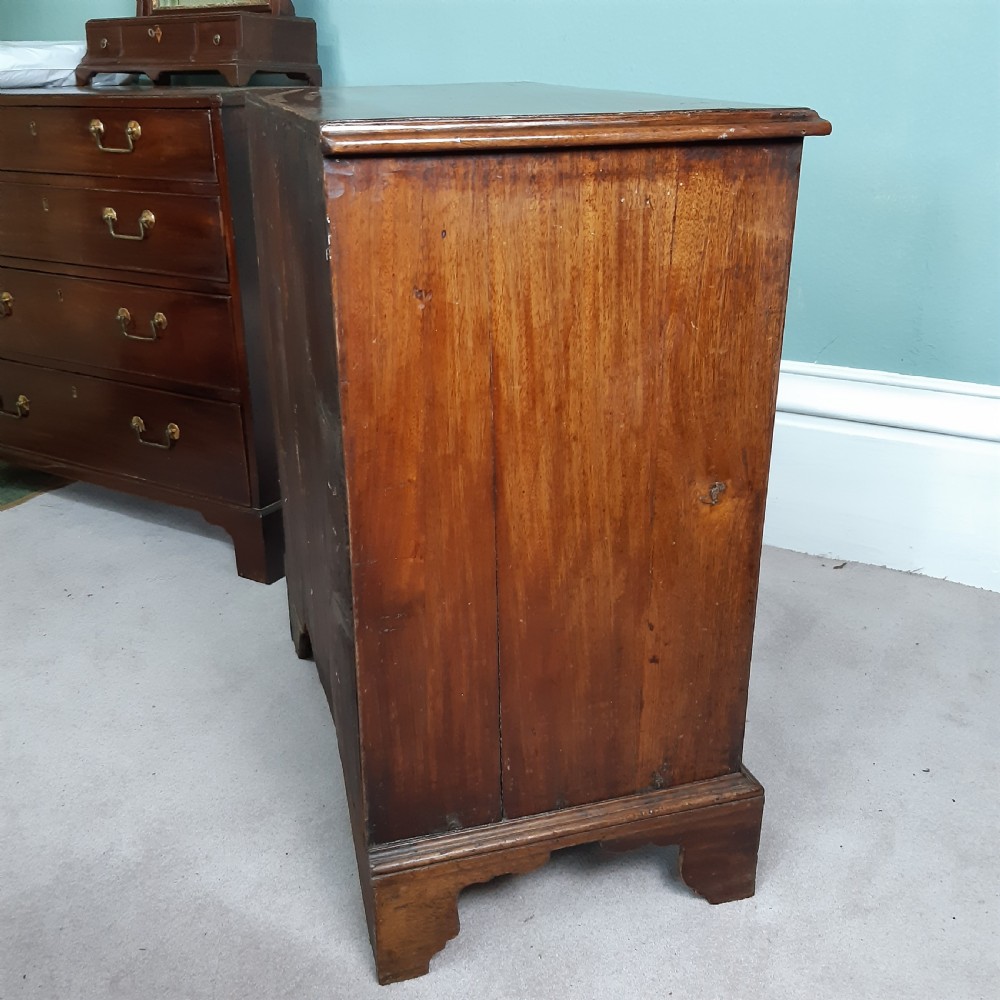 Rare Small Georgian chest  of drawers View V