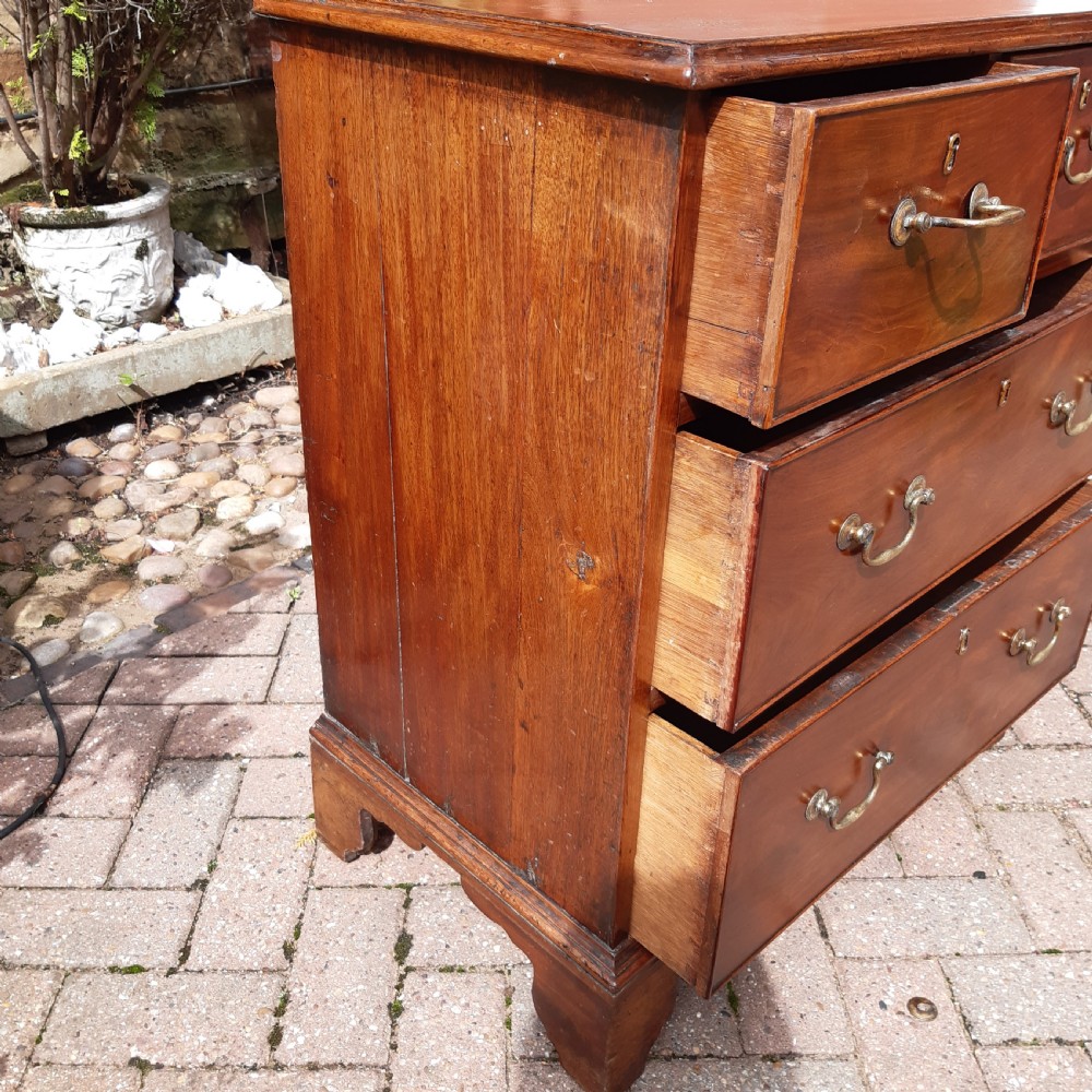 Rare Small Georgian chest  of drawers View VII