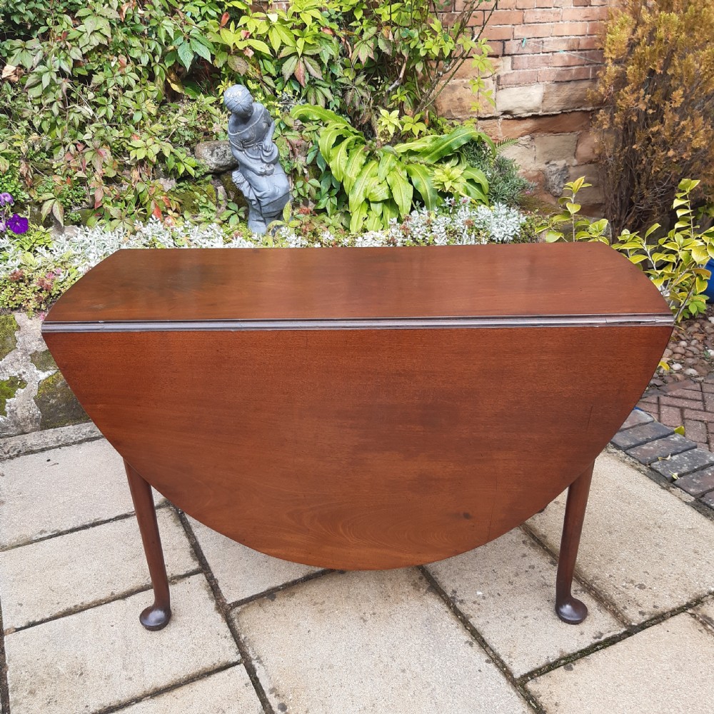Georgian mahogany drop leaf dining table