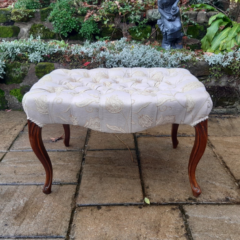 Cabriole leg stool