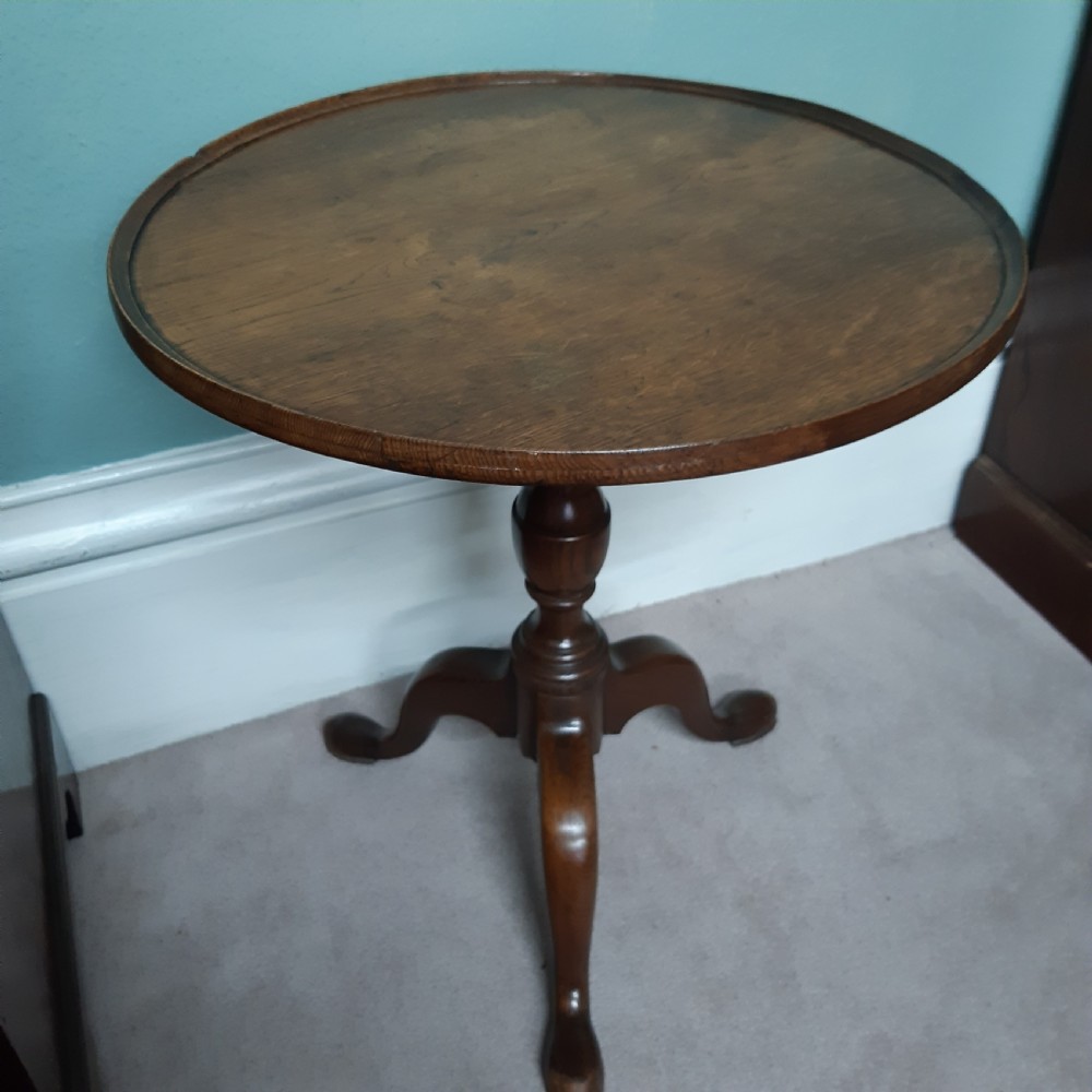 Small oak tripod table View VI