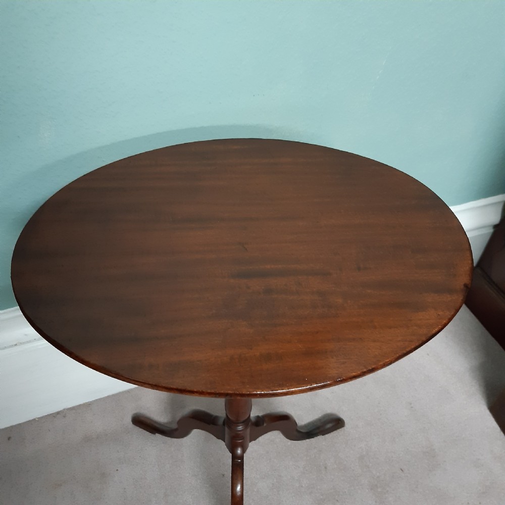 Georgian mahogany oval wine lamp table View II