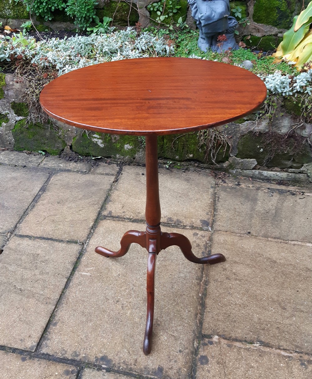Georgian mahogany oval wine lamp table View IV