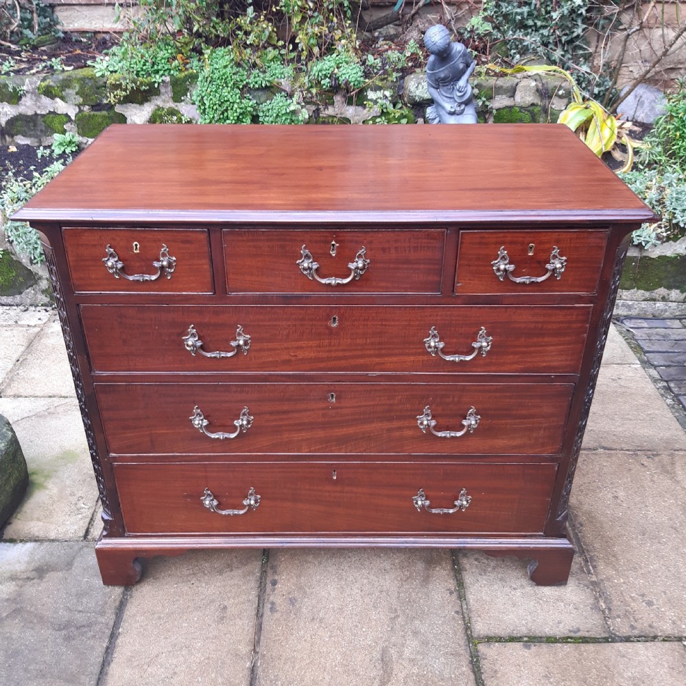 Georgian mahogany chest of drawers 