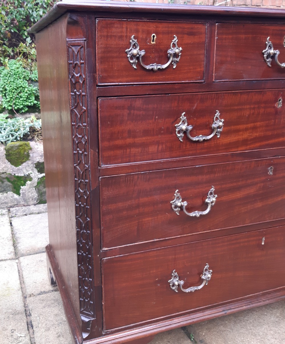 Georgian mahogany chest of drawers  View III