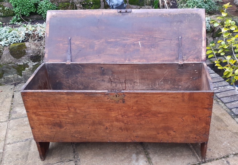 Elm coffer, sword chest  View VI